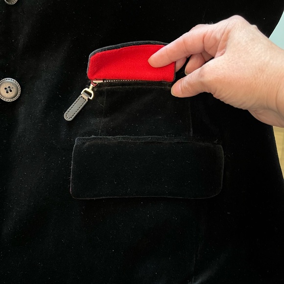 Sophisticated velvet blazer from Barbour. Red accent. Size 14.
Great base piece! - Picture 3 of 5
